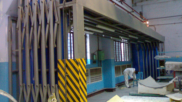 1679100827892290.jpg 技術(shù)裝備公司活動棚玻璃鋼打磨